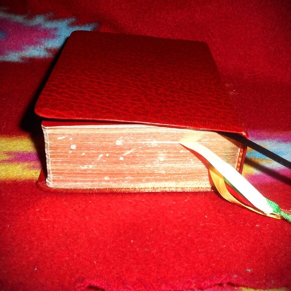 Episcopal Book of Common Prayer Red Leather w/Inscription (Seabury Press, 1977) - Picture 10 of 11